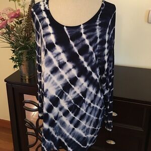2X Women's Navy and White Tie-Dye Long Sleeve Top